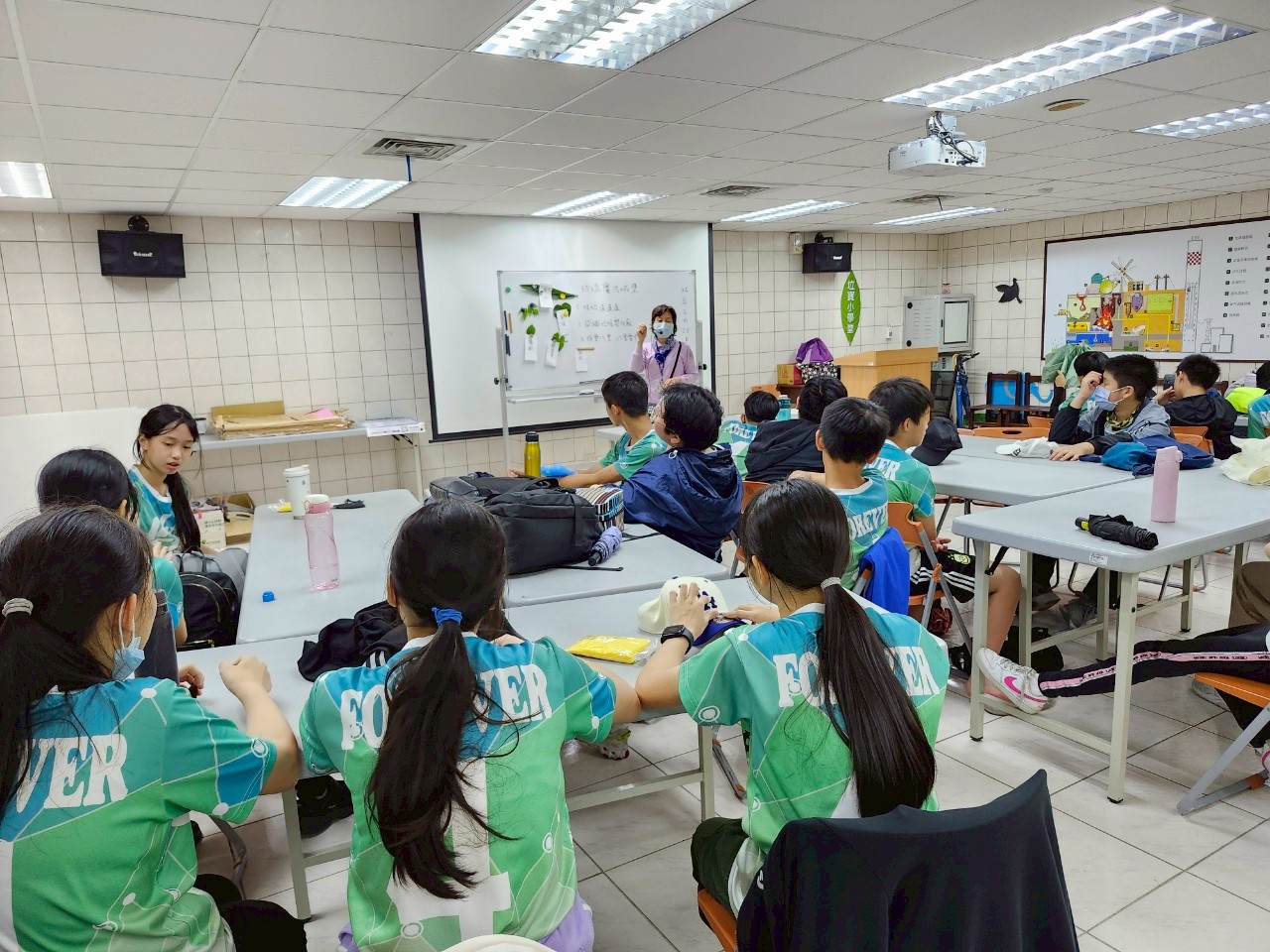 LINE_ALBUM_2025年4月28日新店北新國小604班户外教學課程_250429_11.jpg